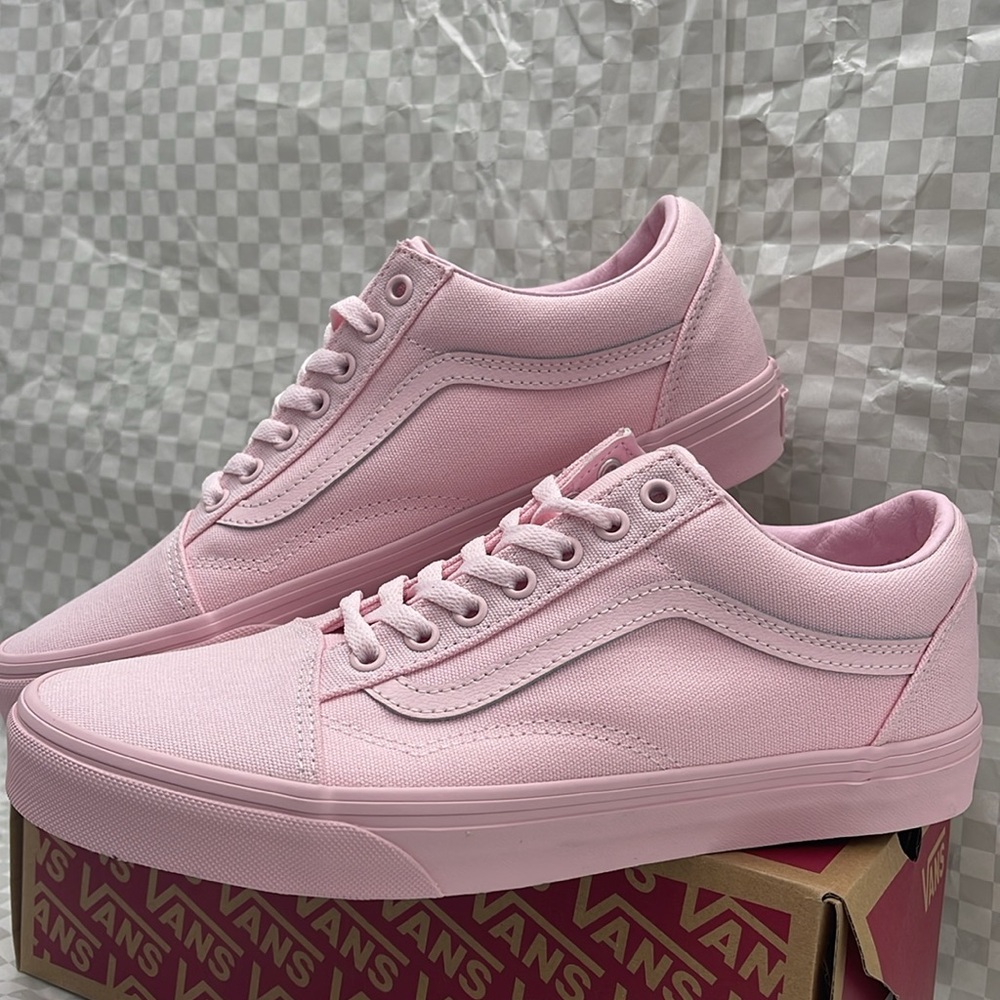 Vans Women’s Pink Sneakers Classic Design Old Skool
Pastel Mono Pink
VN000CT8PNK - Picture 8 of 16